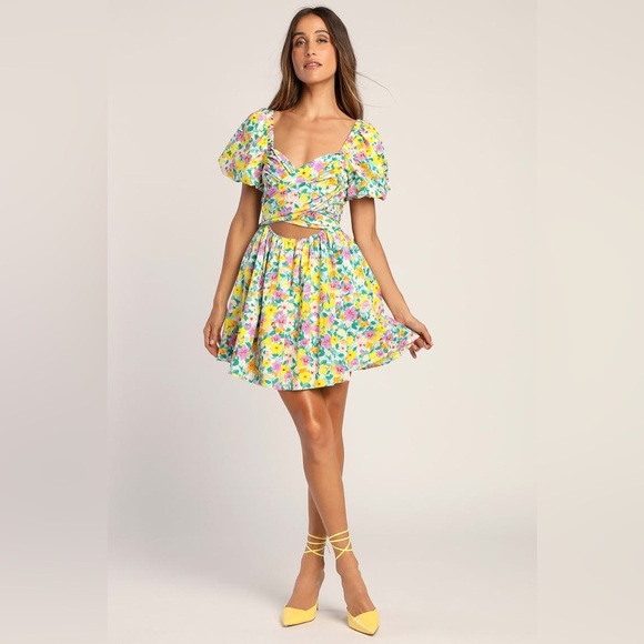 Lulus Dresses & Skirts - Lulus Attract Attention Multi Floral Puff Sleeve Tie-Front Mini Dress Women’s S